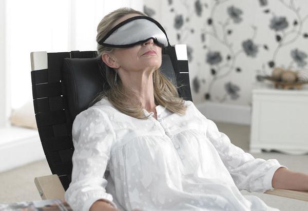 1030_storm_eyebag_141744_bb70009f-6e85-49a9-93b6-82dd8d8f092a_grande